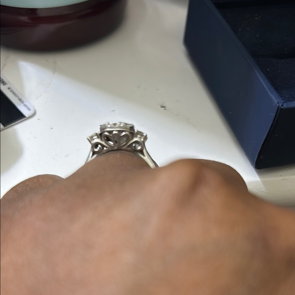 Women's Platinum and Diamond Ring - Picture 5 of 5